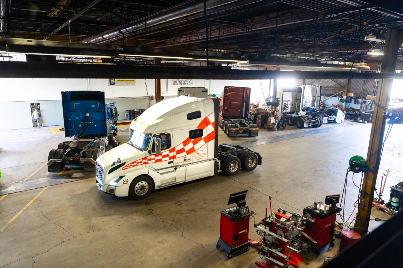 Services Hodgkins Truck Center